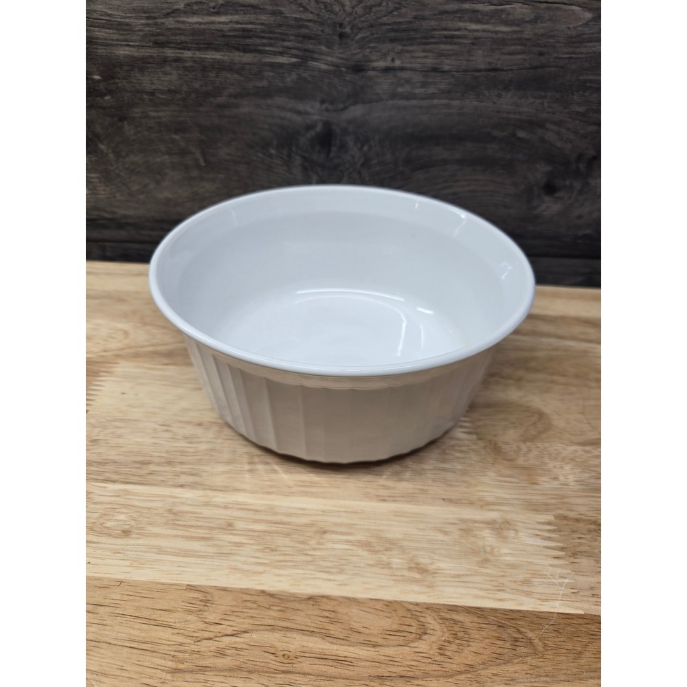 Corning Ware French White F-5-B 1.6 Liter Round Fluted Casserole Baking Dish